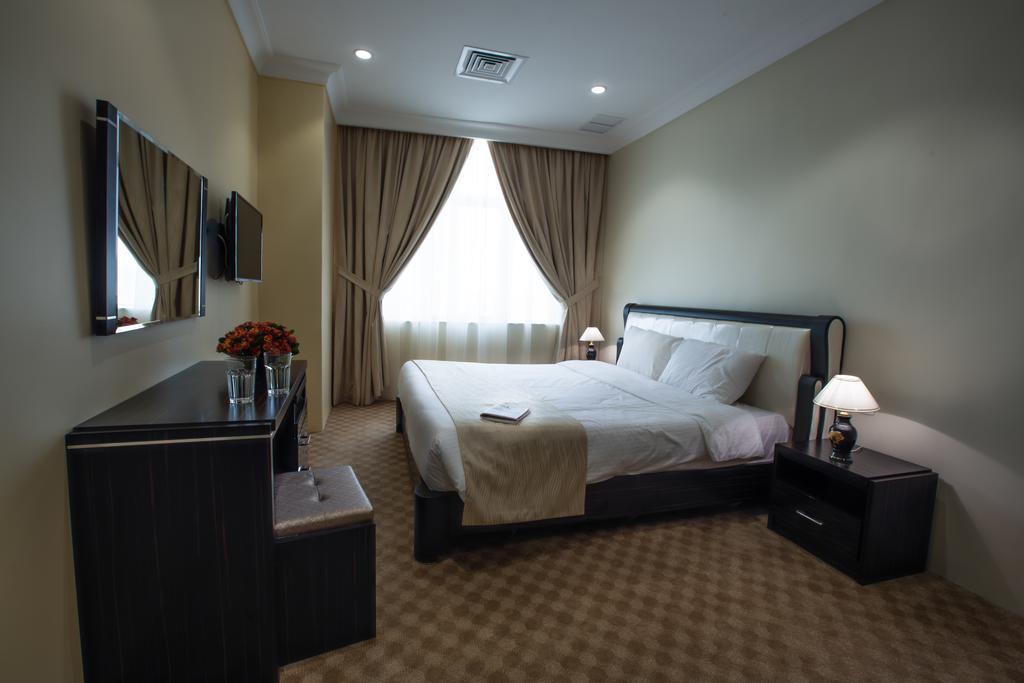 Sara Plaza (Adults Only) Aparthotel Kuwait City Room photo